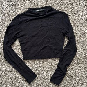 NW long sleeve crop top